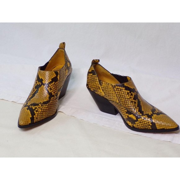 Vince Camuto Jetera Ankle Western Bootie Gold NEW - Picture 6 of 12